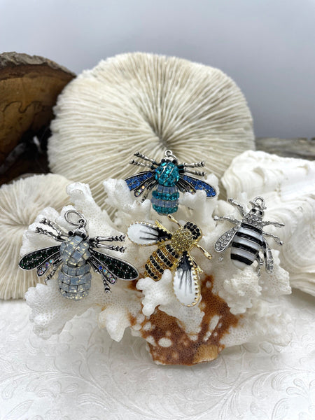 Bee Dab Pick and Pendant (5VZ2GA7SP) by Charm_and_Flora