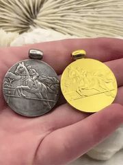 Reproduction Horse Riding Coin Pendant 30mm, Gold or Burnished Silver, Reproduction Horse Coin Pendant with Bale, Equestrian Coin, Fast Ship