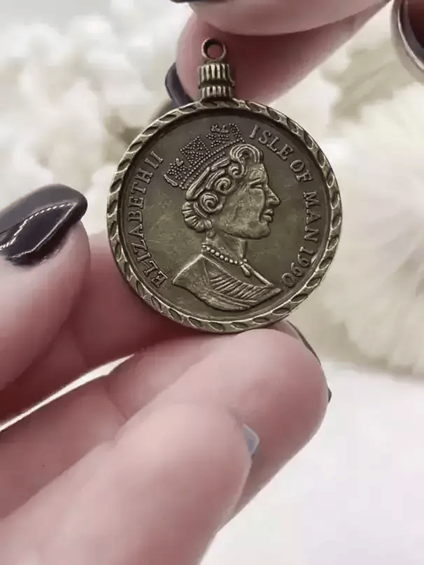 Elizabeth Isle of Man Coin Replica Pendant,  28mm x 3mm Thick 3 colors Bronze, Antique Silver Verdigris, . Fast Ship