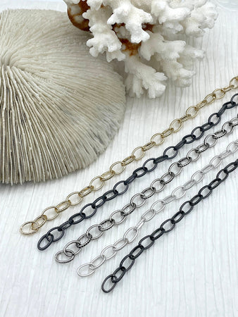 Add some edge to your look with our base metal chain. – Bling By A